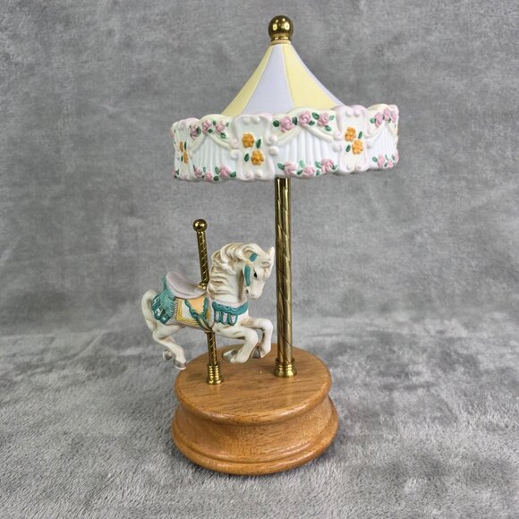Vintage Willitts Designs Group II Musical Carousel Horse Figurine Wooden Base - Picture 2 of 10